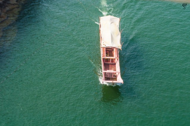 An empty boat in seeking passenger